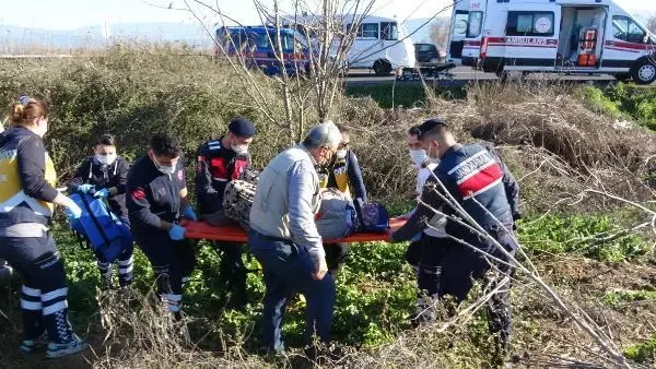 Aydın'da, karşı şeride geçen minibüsteki 3 kişi yaralandı Aydın'da, karşı şeride geçen minibüsteki 3 kişi yaralandı