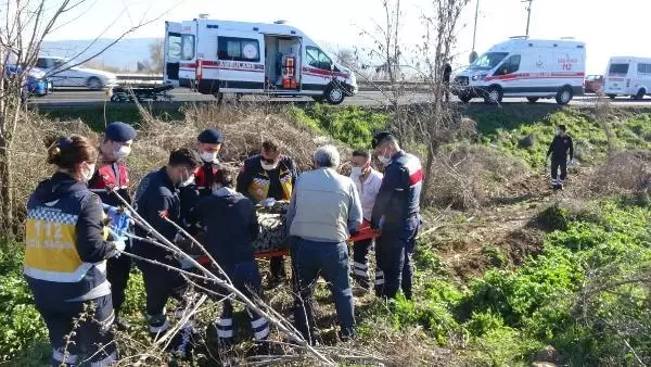 Aydın'da, karşı şeride geçen minibüsteki 3 kişi yaralandı Aydın'da, karşı şeride geçen minibüsteki 3 kişi yaralandı