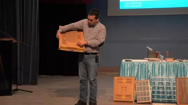 Balıkesir Belediyesi, 'Uygulamalı Sertifikalı Arı Yetiştiriciliği' kursları başlattı Balıkesir Belediyesi, 'Uygulamalı Sertifikalı Arı Yetiştiriciliği' kursları başlattı