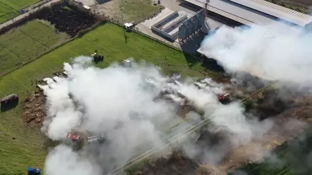 Son dakika haberleri! Besi çiftliğinde çıkan yangında hasar oluştu (2) Son dakika haberleri! Besi çiftliğinde çıkan yangında hasar oluştu (2)