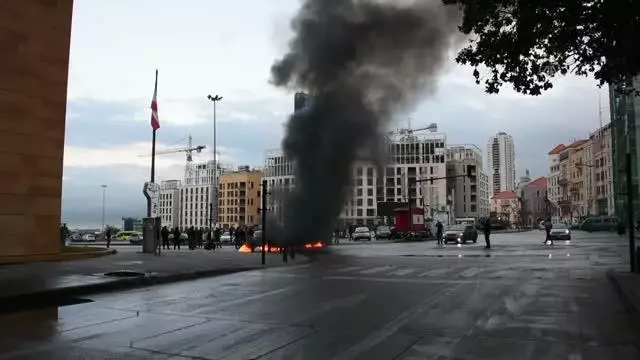 Son dakika gündem: Beyrut Şehitler Meydanı'nda ekonomik kriz protestosu Son dakika gündem: Beyrut Şehitler Meydanı'nda ekonomik kriz protestosu