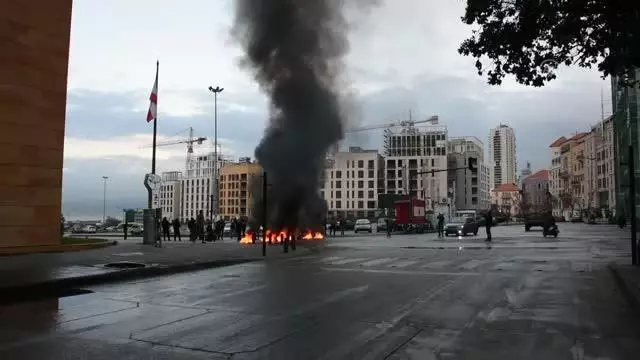 Son dakika gündem: Beyrut Şehitler Meydanı'nda ekonomik kriz protestosu Son dakika gündem: Beyrut Şehitler Meydanı'nda ekonomik kriz protestosu