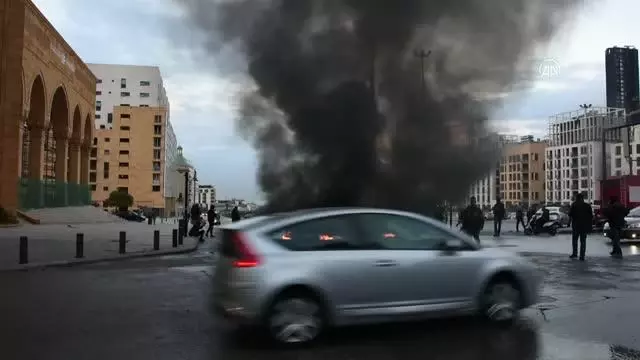 Son dakika gündem: Beyrut Şehitler Meydanı'nda ekonomik kriz protestosu Son dakika gündem: Beyrut Şehitler Meydanı'nda ekonomik kriz protestosu