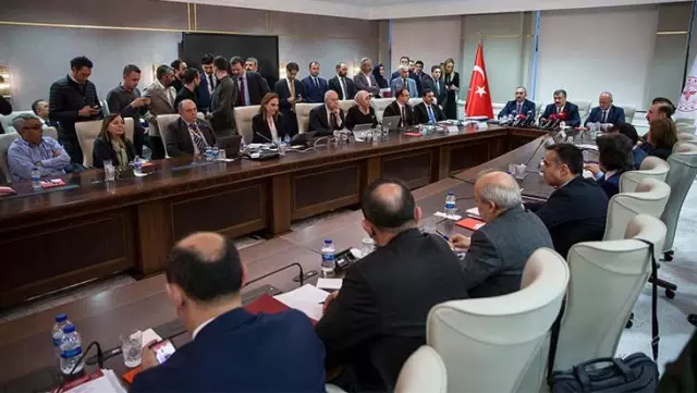 Bilim Kurulu toplandı! Masada kırmızı renkli illerin kaderini belirleyecek kararlar var Bilim Kurulu toplandı! Masada kırmızı renkli illerin kaderini belirleyecek kararlar var