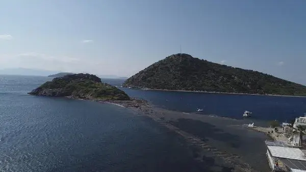 Bodrum'da deniz çekildi, kral yolu gün yüzüne çıktı Bodrum'da deniz çekildi, kral yolu gün yüzüne çıktı
