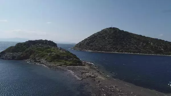 Bodrum'da deniz çekildi, kral yolu gün yüzüne çıktı Bodrum'da deniz çekildi, kral yolu gün yüzüne çıktı