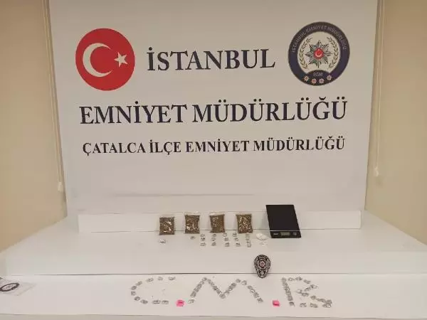 Çatalca'da gece bekçileri şüphelendikleri 2 kişinin üzerinde uyuşturucu buldu Çatalca'da gece bekçileri şüphelendikleri 2 kişinin üzerinde uyuşturucu buldu