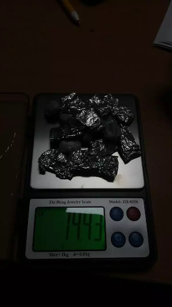 Çatalca'da gece bekçileri şüphelendikleri 2 kişinin üzerinde uyuşturucu buldu Çatalca'da gece bekçileri şüphelendikleri 2 kişinin üzerinde uyuşturucu buldu
