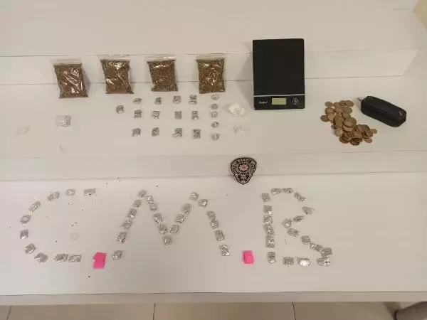 Çatalca'da gece bekçileri şüphelendikleri 2 kişinin üzerinde uyuşturucu buldu Çatalca'da gece bekçileri şüphelendikleri 2 kişinin üzerinde uyuşturucu buldu