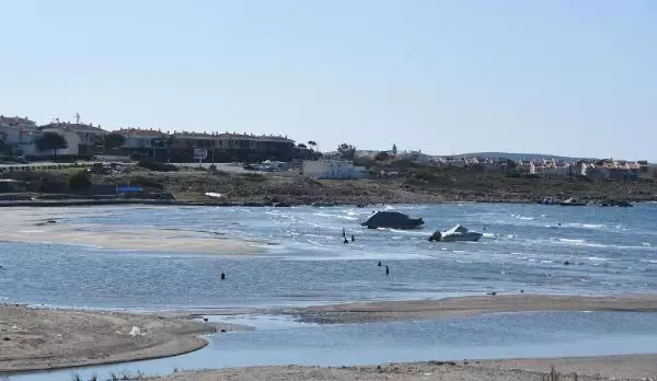 Yunanistan'daki 6.2'lik depremin ardından İzmir'de deniz çekildi, tekneler karaya oturdu Yunanistan'daki 6.2'lik depremin ardından İzmir'de deniz çekildi, tekneler karaya oturdu