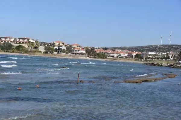 Yunanistan'daki 6.2'lik depremin ardından İzmir'de deniz çekildi, tekneler karaya oturdu Yunanistan'daki 6.2'lik depremin ardından İzmir'de deniz çekildi, tekneler karaya oturdu