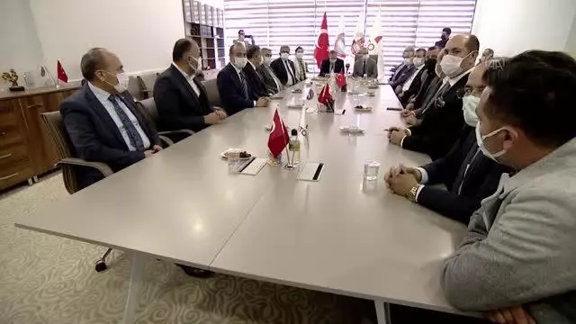 CHP Ekonomi Masası üyeleri, Ankaralı oto galerici esnafıyla bir araya geldi (2) CHP Ekonomi Masası üyeleri, Ankaralı oto galerici esnafıyla bir araya geldi (2)