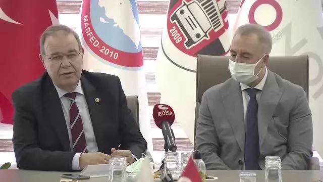 CHP Ekonomi Masası üyeleri, Ankaralı oto galerici esnafıyla bir araya geldi (2) CHP Ekonomi Masası üyeleri, Ankaralı oto galerici esnafıyla bir araya geldi (2)