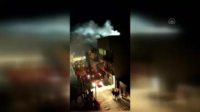 Çıkan yangında bir evin çatı katı kullanılamaz hale geldi Çıkan yangında bir evin çatı katı kullanılamaz hale geldi