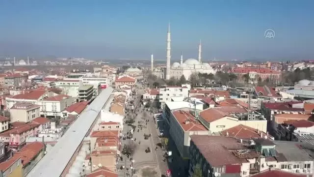 'Çok yüksek riskli' kentler arasındaki Edirne'de esnaf vatandaşlardan tedbirlere uymasını istedi 'Çok yüksek riskli' kentler arasındaki Edirne'de esnaf vatandaşlardan tedbirlere uymasını istedi
