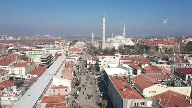 'Çok yüksek riskli' kentler arasındaki Edirne'de esnaf vatandaşlardan tedbirlere uymasını istedi 'Çok yüksek riskli' kentler arasındaki Edirne'de esnaf vatandaşlardan tedbirlere uymasını istedi