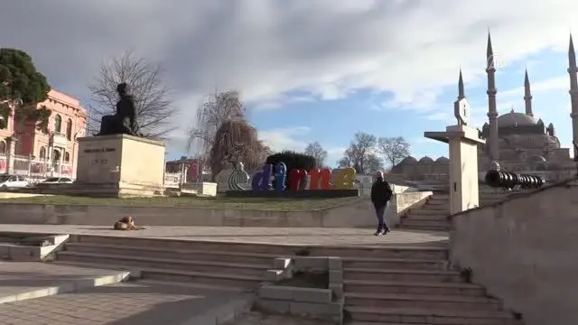 'Çok yüksek riskli' kentler arasındaki Edirne'de esnaf vatandaşlardan tedbirlere uymasını istedi 'Çok yüksek riskli' kentler arasındaki Edirne'de esnaf vatandaşlardan tedbirlere uymasını istedi