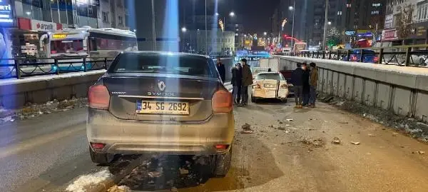 Erzurum'da alt geçitte 9 araçlı zincirleme kaza Erzurum'da alt geçitte 9 araçlı zincirleme kaza