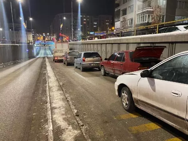 Erzurum'da alt geçitte 9 araçlı zincirleme kaza Erzurum'da alt geçitte 9 araçlı zincirleme kaza
