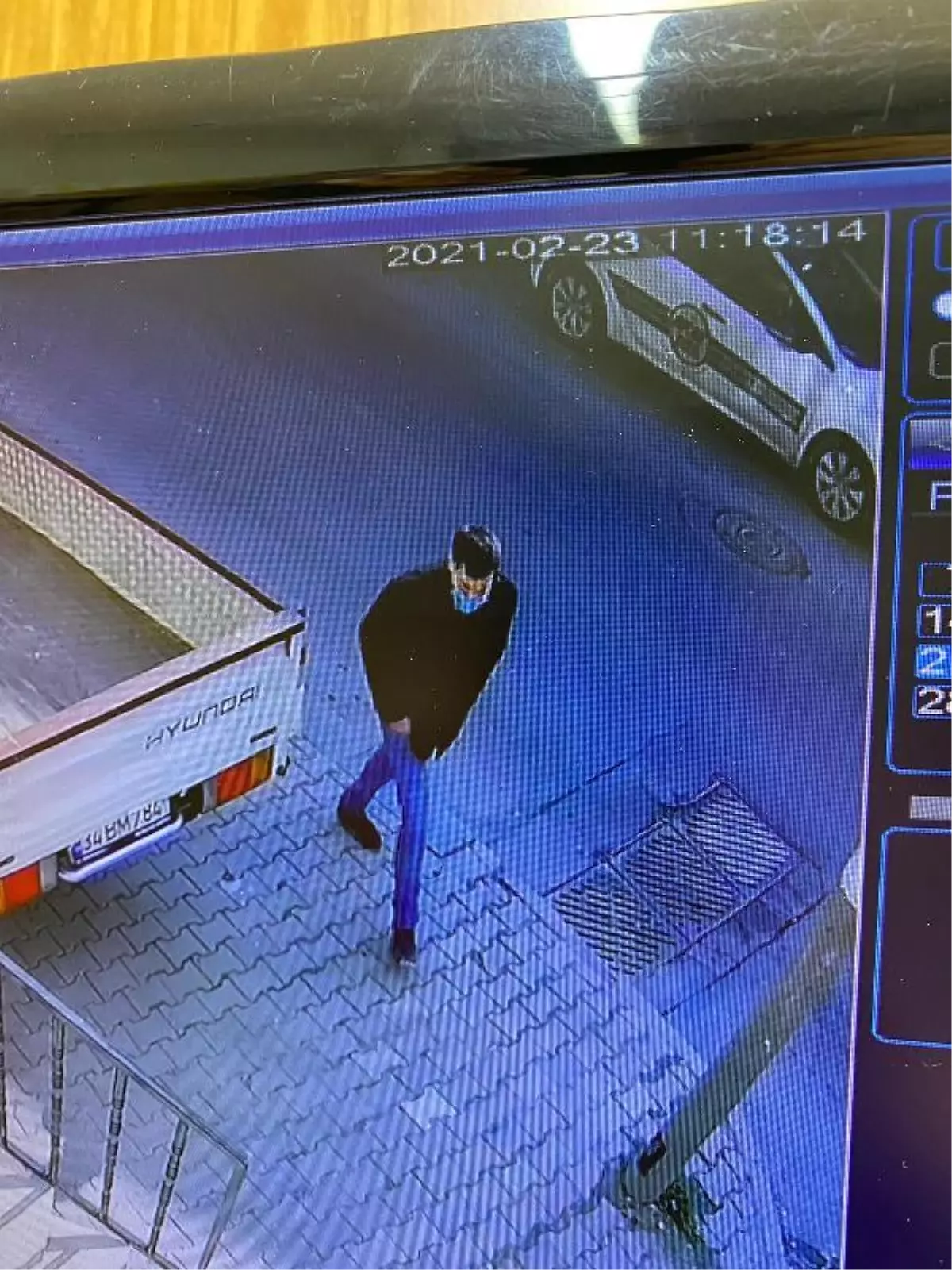 Esenyurt'ta taksicinin boğazına bıçak dayayıp, parasını gasbeden şüpheli yakalandı