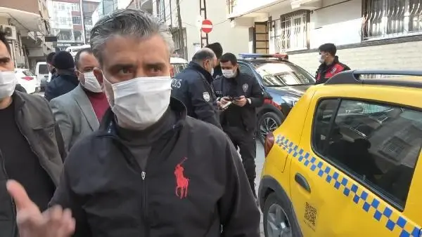 Esenyurt'ta taksicinin boğazına bıçak dayayıp, parasını gasbeden şüpheli yakalandı Esenyurt'ta taksicinin boğazına bıçak dayayıp, parasını gasbeden şüpheli yakalandı