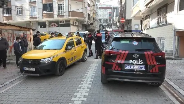 Esenyurt'ta taksicinin boğazına bıçak dayayıp, parasını gasbeden şüpheli yakalandı Esenyurt'ta taksicinin boğazına bıçak dayayıp, parasını gasbeden şüpheli yakalandı