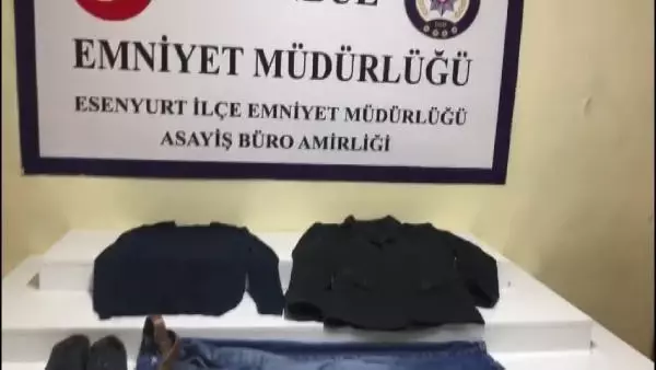 Esenyurt'ta taksicinin boğazına bıçak dayayıp, parasını gasbeden şüpheli yakalandı Esenyurt'ta taksicinin boğazına bıçak dayayıp, parasını gasbeden şüpheli yakalandı