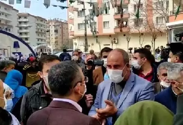 Evlat nöbetindeki aileler, CHP heyetine HDP'yi şikayet edip, 'Geç kaldınız' dedi Evlat nöbetindeki aileler, CHP heyetine HDP'yi şikayet edip, 'Geç kaldınız' dedi