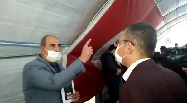Evlat nöbetindeki aileler, CHP heyetine HDP'yi şikayet edip, 'Geç kaldınız' dedi Evlat nöbetindeki aileler, CHP heyetine HDP'yi şikayet edip, 'Geç kaldınız' dedi
