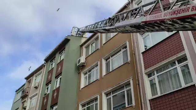 Fatih'te bir binanın kömürlüğünde çıkan yangın söndürüldü Fatih'te bir binanın kömürlüğünde çıkan yangın söndürüldü
