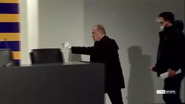 Fatih Terim: 'Demek ki Türkiye'de VAR hakemi yok' Fatih Terim: 'Demek ki Türkiye'de VAR hakemi yok'
