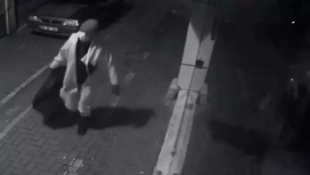 Filyasyon görevlisi kılığına girip büfeden 6 bin liralık sigara çaldı Filyasyon görevlisi kılığına girip büfeden 6 bin liralık sigara çaldı
