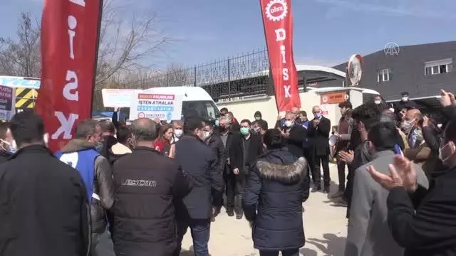 GAZİANTEP - Bir fabrikadan haksız yere işten çıkarıldıklarını iddia eden işçiler yürüyüş yaptı GAZİANTEP - Bir fabrikadan haksız yere işten çıkarıldıklarını iddia eden işçiler yürüyüş yaptı