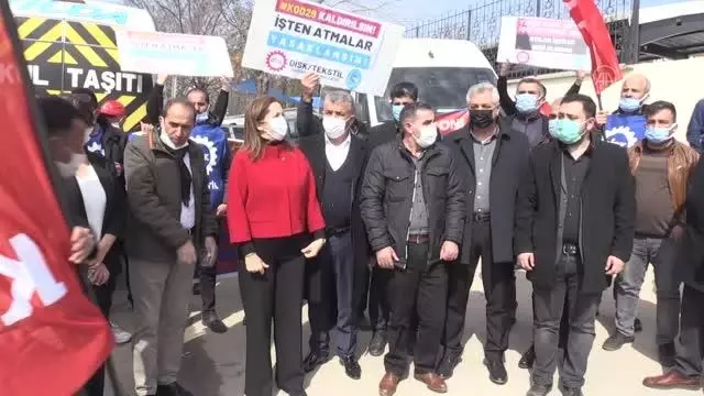 GAZİANTEP - Bir fabrikadan haksız yere işten çıkarıldıklarını iddia eden işçiler yürüyüş yaptı GAZİANTEP - Bir fabrikadan haksız yere işten çıkarıldıklarını iddia eden işçiler yürüyüş yaptı