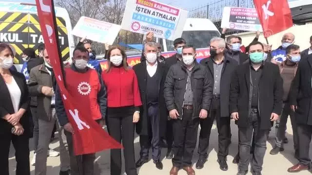 GAZİANTEP - Bir fabrikadan haksız yere işten çıkarıldıklarını iddia eden işçiler yürüyüş yaptı GAZİANTEP - Bir fabrikadan haksız yere işten çıkarıldıklarını iddia eden işçiler yürüyüş yaptı
