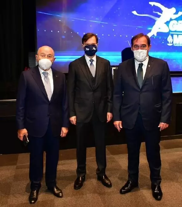 Gillette-Milliyet Yılın Sporcusu Ödülleri aday adaylarını belirlemek için büyük jüri toplandı Gillette-Milliyet Yılın Sporcusu Ödülleri aday adaylarını belirlemek için büyük jüri toplandı