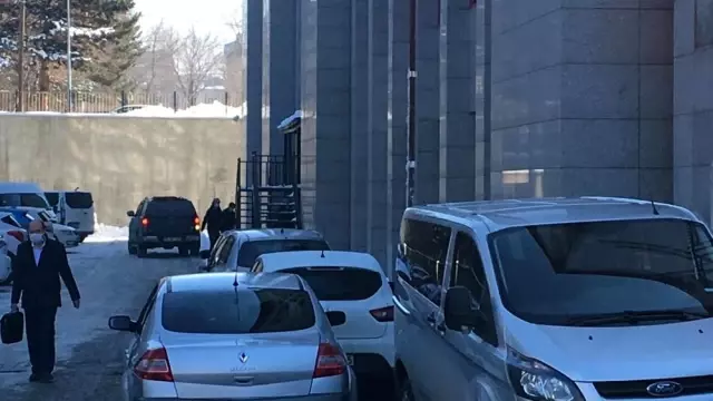 HDP'li Karaçoban Belediye Başkanı Halit Uğun ve şoförü adli kontrol şartıyla serbest bırakıldı. HDP'li Karaçoban Belediye Başkanı Halit Uğun ve şoförü adli kontrol şartıyla serbest bırakıldı.