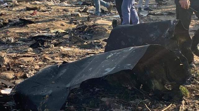Güney Sudan'da yolcu uçağı düştü: Kazada 10 yolcu ve 2 pilot hayatını kaybetti Güney Sudan'da yolcu uçağı düştü: Kazada 10 yolcu ve 2 pilot hayatını kaybetti