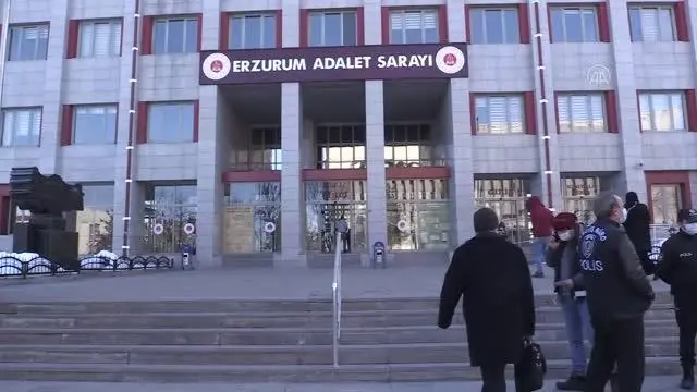 HDP'li Karaçoban Belediye Başkanı Halit Uğun ve şoförü adli kontrol şartıyla serbest bırakıldı. HDP'li Karaçoban Belediye Başkanı Halit Uğun ve şoförü adli kontrol şartıyla serbest bırakıldı.