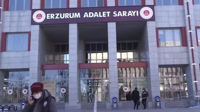 HDP'li Karaçoban Belediye Başkanı Halit Uğun ve şoförü adli kontrol şartıyla serbest bırakıldı. HDP'li Karaçoban Belediye Başkanı Halit Uğun ve şoförü adli kontrol şartıyla serbest bırakıldı.