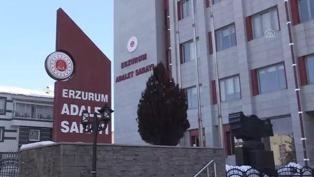 HDP'li Karaçoban Belediye Başkanı Halit Uğun ve şoförü adli kontrol şartıyla serbest bırakıldı. HDP'li Karaçoban Belediye Başkanı Halit Uğun ve şoförü adli kontrol şartıyla serbest bırakıldı.