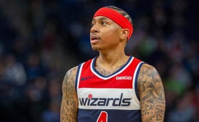 NBA star Isaiah Thomas joins the fight between Ibrahimovic and LeBron