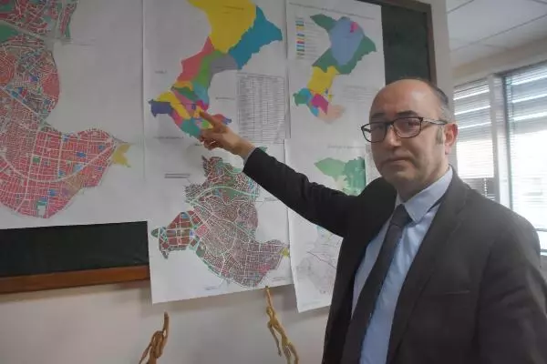 İzmir'de mahalleli, kentsel dönüşüm imar planına tepkili (2) İzmir'de mahalleli, kentsel dönüşüm imar planına tepkili (2)
