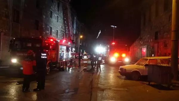 Son dakika haberi! İzmir'de tekstil atölyesinde çıkan yangında alevler geceyi aydınlattı Son dakika haberi! İzmir'de tekstil atölyesinde çıkan yangında alevler geceyi aydınlattı