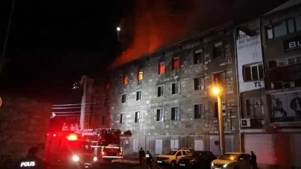 Son dakika haberi! İzmir'de tekstil atölyesinde çıkan yangında alevler geceyi aydınlattı Son dakika haberi! İzmir'de tekstil atölyesinde çıkan yangında alevler geceyi aydınlattı