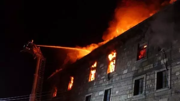 Son dakika haberi! İzmir'de tekstil atölyesinde çıkan yangında alevler geceyi aydınlattı Son dakika haberi! İzmir'de tekstil atölyesinde çıkan yangında alevler geceyi aydınlattı