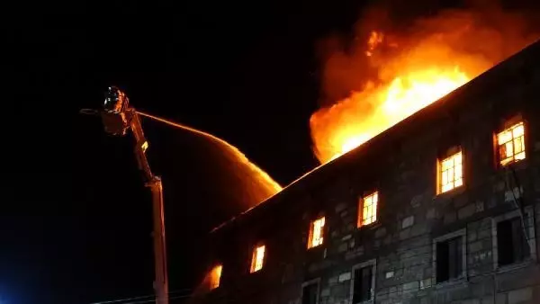 Son dakika haberi! İzmir'de tekstil atölyesinde çıkan yangında alevler geceyi aydınlattı Son dakika haberi! İzmir'de tekstil atölyesinde çıkan yangında alevler geceyi aydınlattı