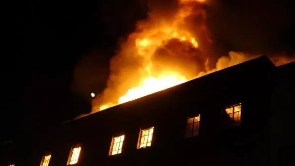 Son dakika haberi! İzmir'de tekstil atölyesinde çıkan yangında alevler geceyi aydınlattı Son dakika haberi! İzmir'de tekstil atölyesinde çıkan yangında alevler geceyi aydınlattı