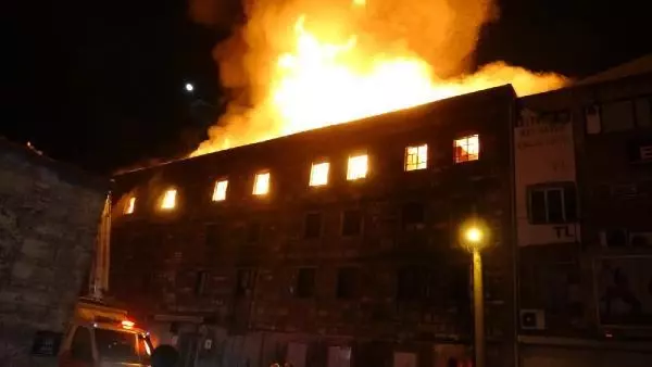Son dakika haberi! İzmir'de tekstil atölyesinde çıkan yangında alevler geceyi aydınlattı Son dakika haberi! İzmir'de tekstil atölyesinde çıkan yangında alevler geceyi aydınlattı