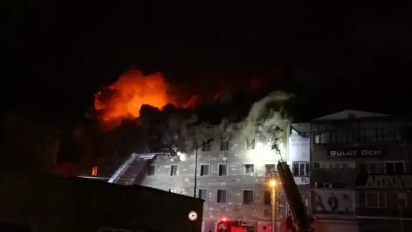 Son dakika haberi! İzmir'de tekstil atölyesinde çıkan yangında alevler geceyi aydınlattı Son dakika haberi! İzmir'de tekstil atölyesinde çıkan yangında alevler geceyi aydınlattı